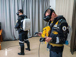 Соревнования ВГК и МЧС на виртуальных тренажерах ВР, бойцы